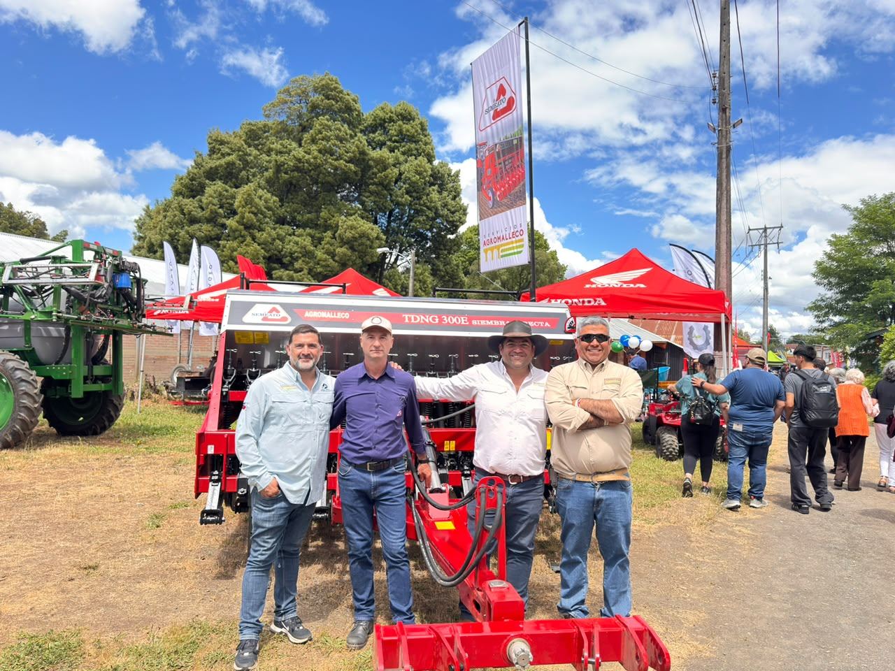 Equipo Agromalleco en terreno